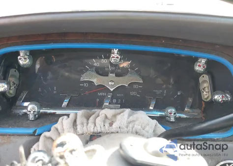 1998 Lincoln Town Car Signature z USA, uszkodzony, nr VIN 1LNFM82W9WY687726